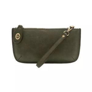 Green wristlet